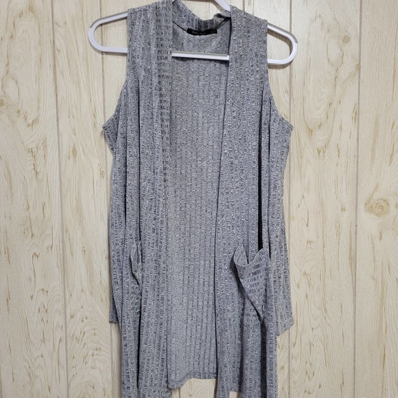DOE & RAE Cold shoulder gray Cardigan sweater M - Picture 1 of 5
